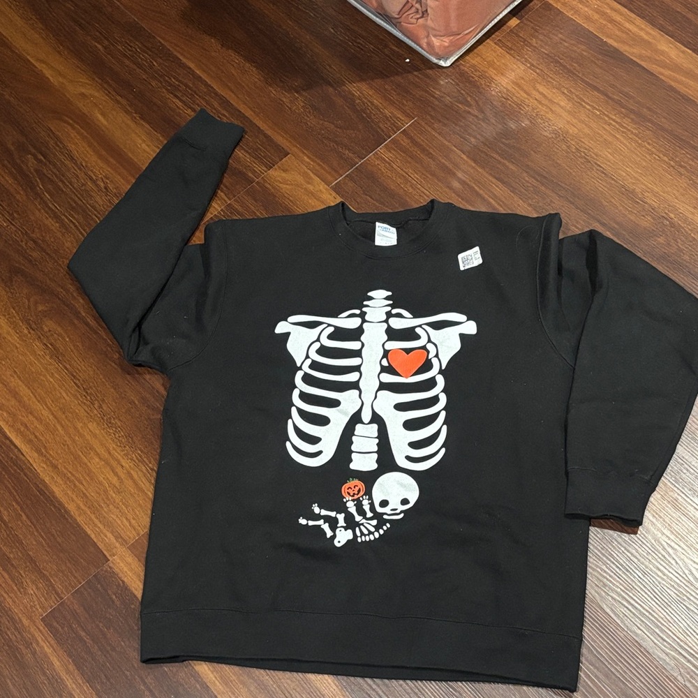 NEW Women’s Halloween maternity pregnancy skeleton baby announcement sweatshirt